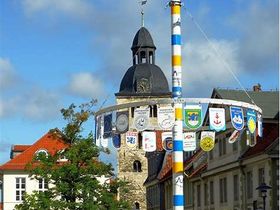 Feiertags-Special im Mai mit 3 Abendessen, Wellness und Eintrittskarte AUTOSTADT 4 Tage * 3 Nächte