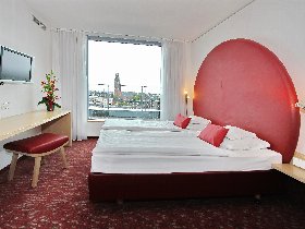 „Hanseatischer Kurzurlaub in Hamburg | 4 Tage im zentrumsnahen 4****S Hotel