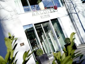 „Hanseatischer Kurzurlaub in Hamburg | 4 Tage im zentrumsnahen 4****S Hotel