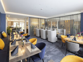 Shopping & Winetasting in Neumünster