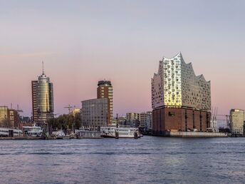 Hamburg mit Gefühl im 4****S Hotel inkl. romantischem Dinner I 3 Tage
