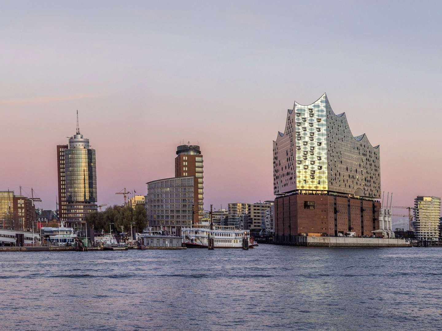 Hamburg mit Gefühl im 4****S Hotel inkl. romantischem Dinner I 3 Tage