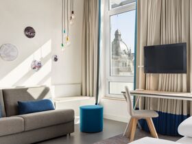 Wuppertal mit einer der ältesten Schwebebahn der Welt erkunden