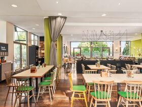 Wuppertal mit einer der ältesten Schwebebahn der Welt erkunden