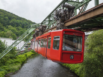 Wuppertal mit einer der ältesten Schwebebahn der Welt erkunden inkl. Welcome Drink