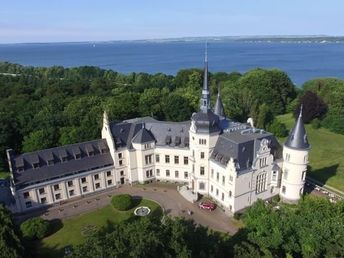 Sommer Schloss & Tickets Störtebeker Festspiele