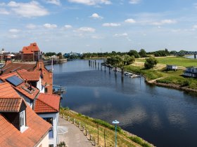 Romantische Auszeit im  **** Sterne Elbe Resort direkt am Fluss