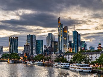 Cheers in Frankfurt – Kurzurlaub mit Bar-Feeling & Dinner | 2 Tage