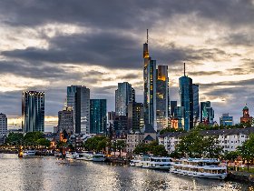 Cheers in Frankfurt – Kurzurlaub mit Bar-Feeling & Dinner | 2 Tage