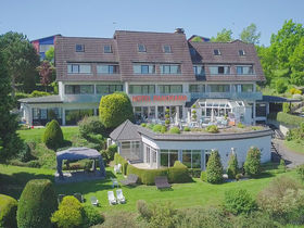 Auf Wiesen, Wald und Wolken schweben in der Eifel