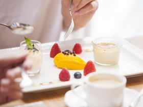 Auf Wiesen, Wald und Wolken schweben in der Eifel