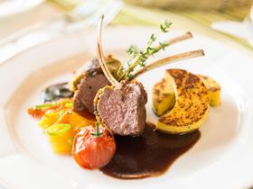 Auf Wiesen, Wald und Wolken schweben in der Eifel