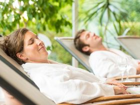 Auf Wiesen, Wald und Wolken schweben in der Eifel