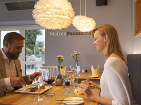 Auf Wiesen, Wald und Wolken schweben in der Eifel