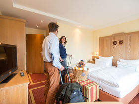 Auf Wiesen, Wald und Wolken schweben in der Eifel