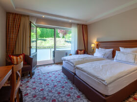 Auf Wiesen, Wald und Wolken schweben in der Eifel