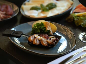 !!SUPER DEAL!! mit VitalSol-Therme, Raclette-Dinner, Massage und Proseccofrühstück