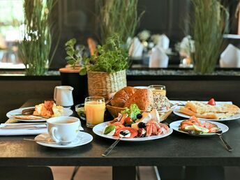 !!SUPER DEAL!! mit VitalSol-Therme, Raclette-Dinner, Massage und Proseccofrühstück