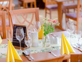 Zeit für die Familie im Thüringer Wald - ein Kind mit im Gepäck