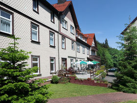 Zeit für die Familie im Thüringer Wald - ein Kind mit im Gepäck