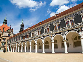 Stadtentdecker Dresden inkl. Aufstieg Frauenkirche & Stadtrundfahrt  