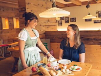 Relax Auszeit inkl. Nachmittagskaffee, 4-Gang Dinner & Naturbadeteich | 3 Nächte 