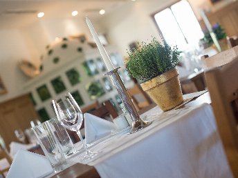 Wellness-Auszeit im Südburgenland inkl. Panorama Außenpool, Überwassermassage, 5-Gang Menü, NaturSPA