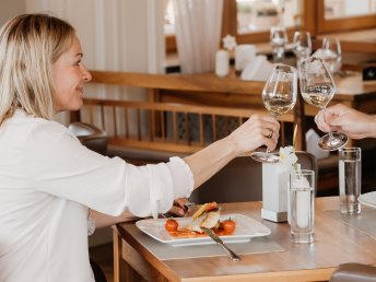 Wellness-Auszeit im Südburgenland inkl. Panorama Außenpool, Überwassermassage, 5-Gang Menü, NaturSPA