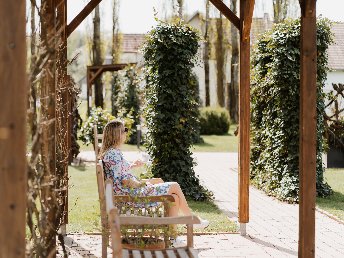 Wellness-Auszeit im Südburgenland inkl. Panorama Außenpool, Überwassermassage, 5-Gang Menü, NaturSPA
