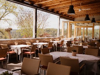 Wellness-Auszeit im Südburgenland inkl. Panorama Außenpool, Überwassermassage, 5-Gang Menü, NaturSPA