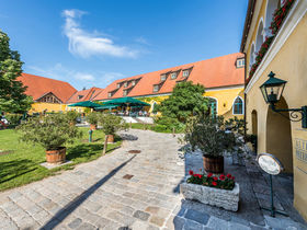 Genussvolle Auszeit zu Zweit - Romantikurlaub mit Candle-Light-Dinner & VinoSPA | 2 Nächte