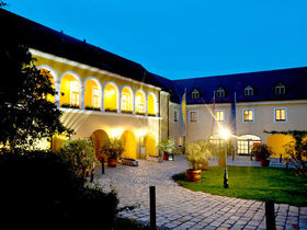 Genussvolle Auszeit zu Zweit - Romantikurlaub mit Candle-Light-Dinner & VinoSPA | 2 Nächte