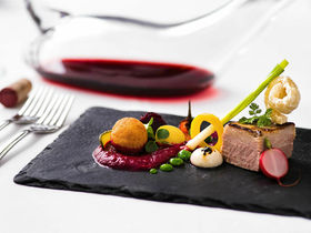 Komfort & Luxus im architektonischen Meisterwerk | 2 Tage Kurzurlaub inkl. Thermeneintritt