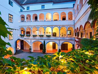 Romantische Tage im Ferienhaus nahe dem Schloss Ernegg inkl. einer Flasche Rotwein | 6 Nächte