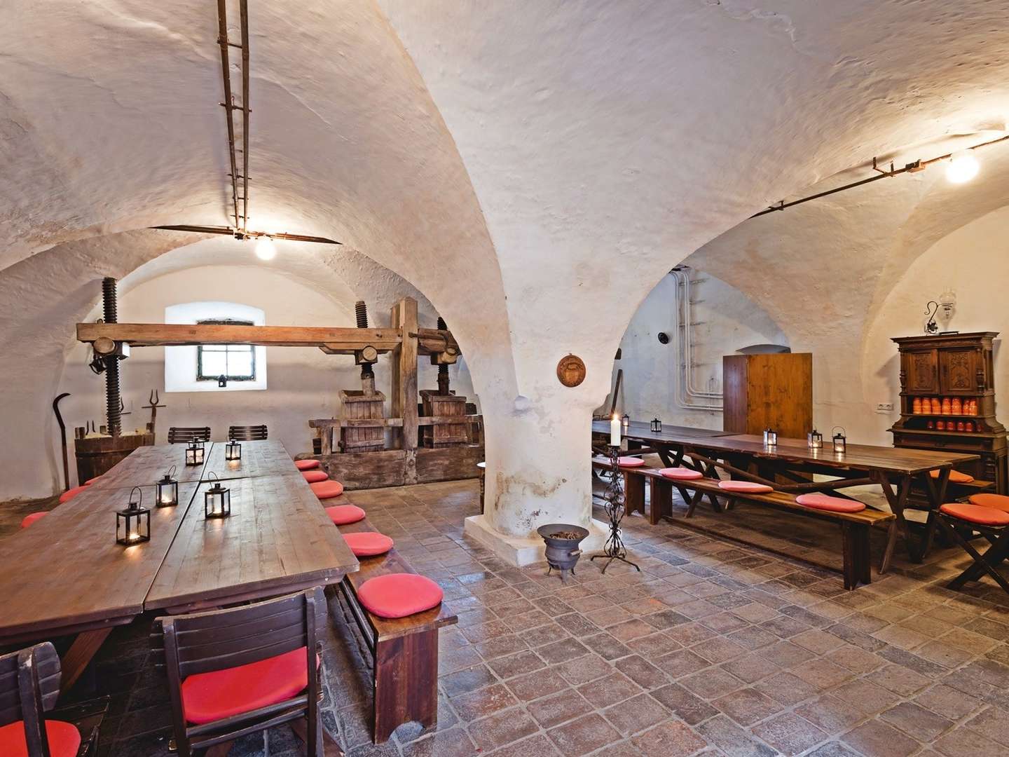 Romantische Tage im Ferienhaus nahe dem Schloss Ernegg inkl. einer Flasche Rotwein | 6 Nächte