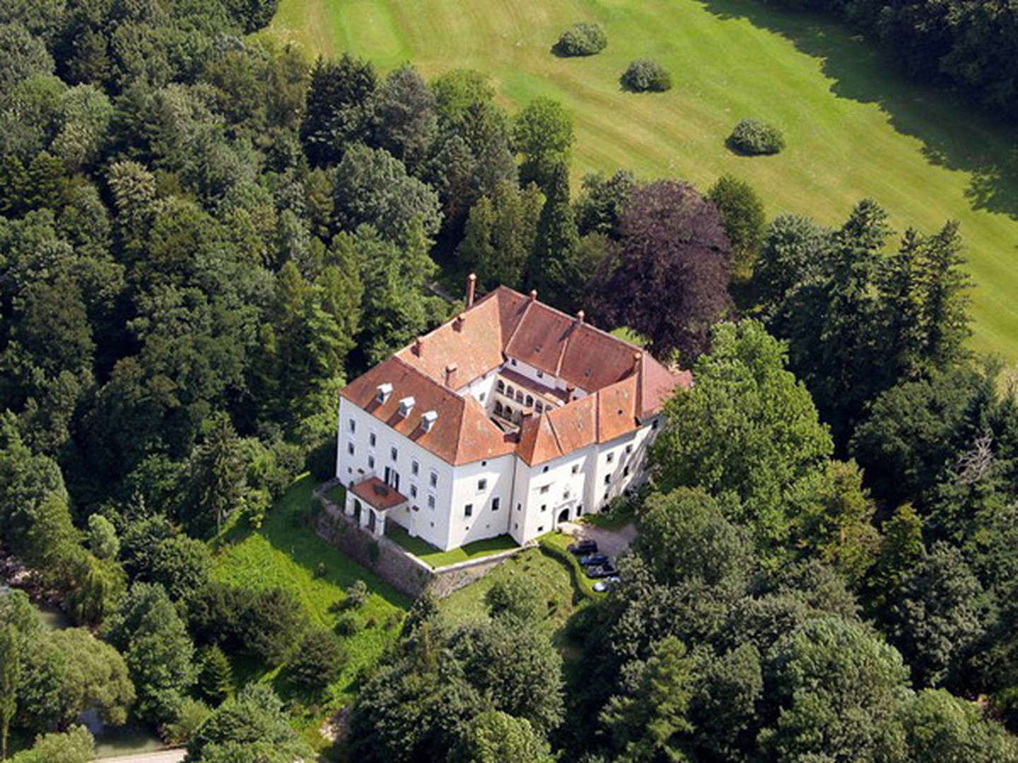 Romantische Tage im Ferienhaus nahe dem Schloss Ernegg inkl. einer Flasche Rotwein | 6 Nächte