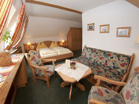 Familienurlaub inkl. Eintritt in die Erlebniswelt Therme AquaLux | 1 Kind bis 13,9 gratis | 4 Nächte