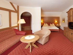 Familienurlaub inkl. Eintritt in die Erlebniswelt Therme AquaLux | 1 Kind bis 13,9 gratis | 4 Nächte