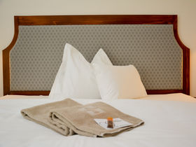 Familienurlaub inkl. Eintritt in die Erlebniswelt Therme AquaLux | 1 Kind bis 13,9 gratis | 4 Nächte