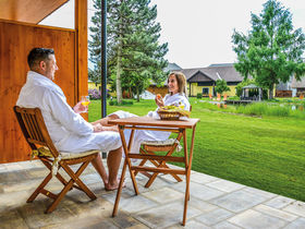 Familienurlaub inkl. Eintritt in die Erlebniswelt Therme AquaLux | 1 Kind bis 13,9 gratis | 4 Nächte