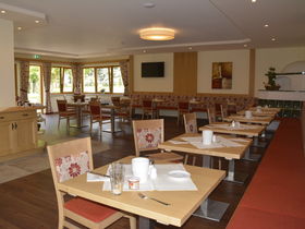 Familienurlaub inkl. Eintritt in die Erlebniswelt Therme AquaLux | 1 Kind bis 13,9 gratis | 4 Nächte