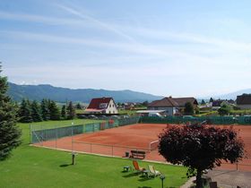 Familienurlaub inkl. Eintritt in die Erlebniswelt Therme AquaLux | 1 Kind bis 13,9 gratis | 4 Nächte