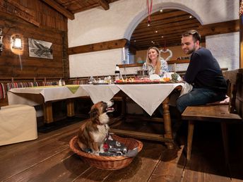 Romantischer Winterzauber mit 4 Pfoten im 4* Hotel Almfrieden