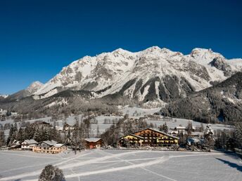 Romantischer Winterzauber mit 4 Pfoten im 4* Hotel Almfrieden