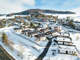 Familienglück im Chaletparadies: 8 Familien Tage am See