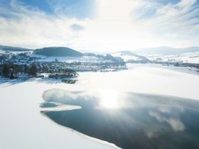 Familienglück im Chaletparadies: 8 Familien Tage am See