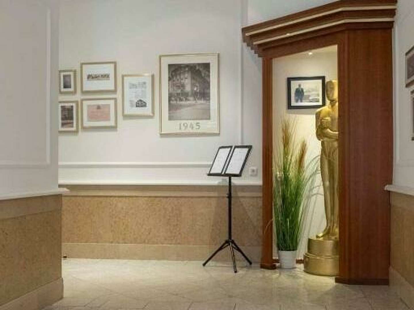 Scampi satt und das schrägste Wahrzeichen Wiesbadens
