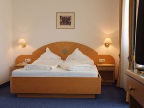 Goldener Herbst am Montiggler See – Ein Naturerlebnis im Seehotel Sparer  - Spar(ers) Zeit