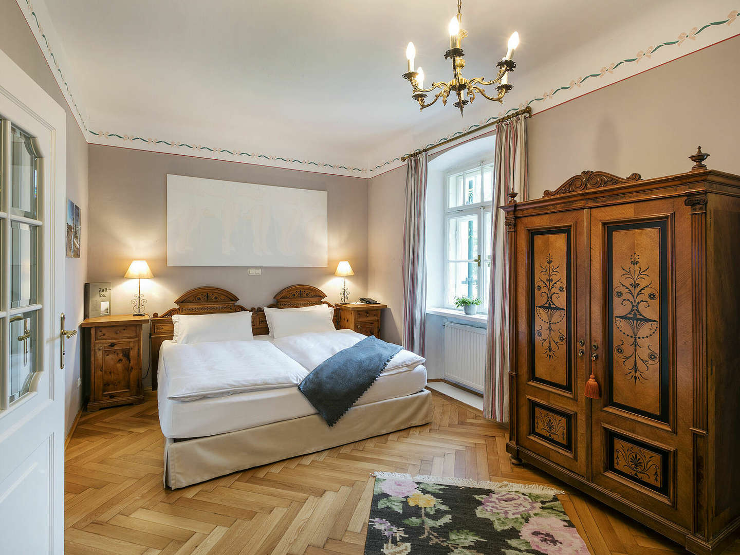 Königliches Flair & Seepanorama im englischen Herrenhaus direkt am Wolfgangsee | 1 Nacht