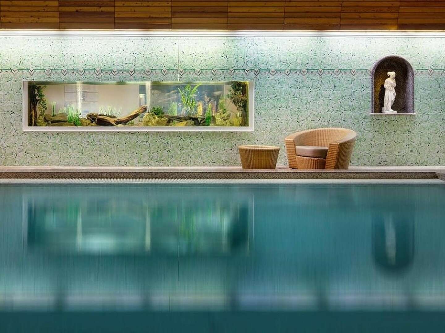 2025: Weihnachtswellness mit Gulasch-Party & Gala-Abendessen in Hévíz | 4 Nächte